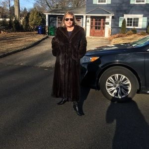 BEAUTIFUL MINK FUR COAT!! PERFECT CONDITION